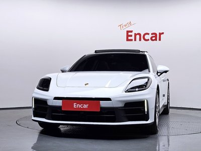 2024 Porsche PANAMERA photo 2