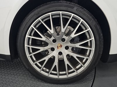 2024 Porsche PANAMERA photo 8