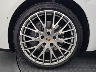 2024 Porsche PANAMERA photo 6