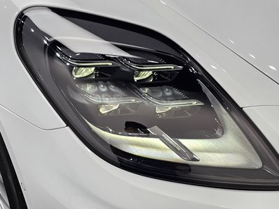 2024 Porsche PANAMERA photo 9