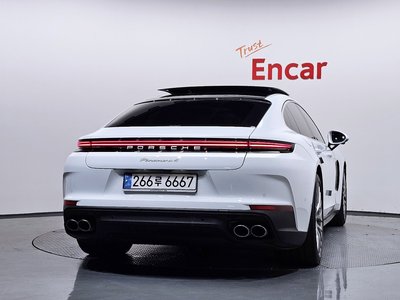 2024 Porsche PANAMERA photo 4
