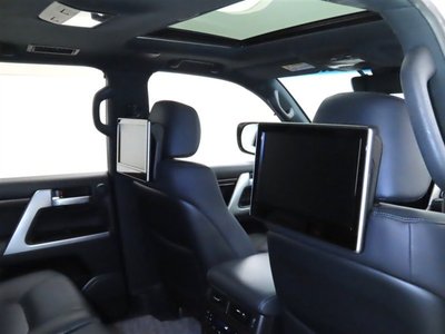 TOYOTA LAND CRUISER 200 - 7