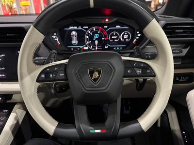 LAMBORGHINI URUS - 4