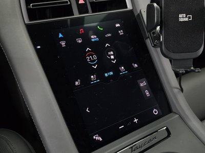 2021 Porsche TAYCAN — миниатюра 26