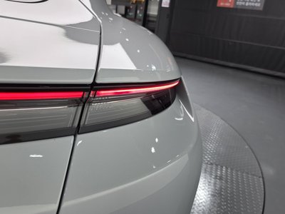 2021 Porsche TAYCAN photo 10