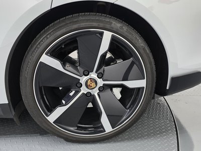 2021 Porsche TAYCAN photo 8