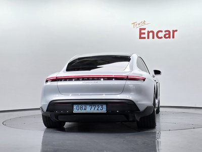 2021 Porsche TAYCAN photo 3