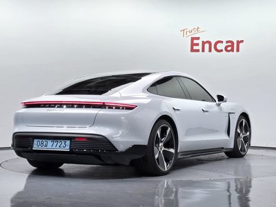 2021 Porsche TAYCAN photo 4