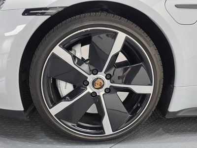 2021 Porsche TAYCAN photo 6