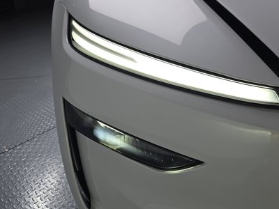 TESLA MODEL Y - 9