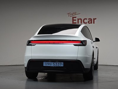 TESLA MODEL Y - 4