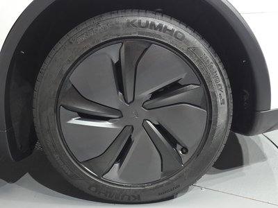 TESLA MODEL Y - 8