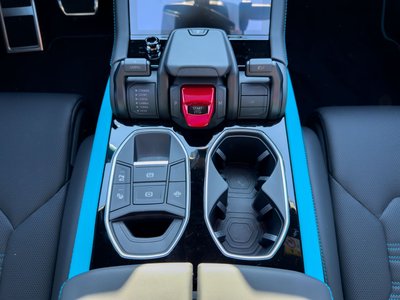 LAMBORGHINI URUS - 10