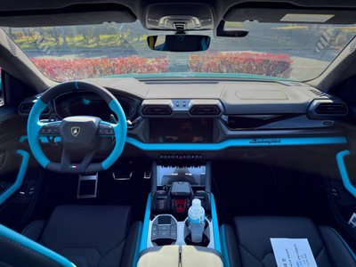 LAMBORGHINI URUS - 9
