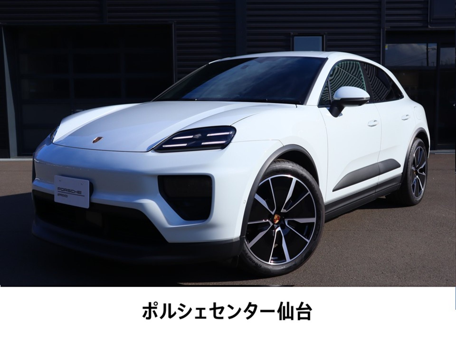 PORSCHE MACAN - View 1
