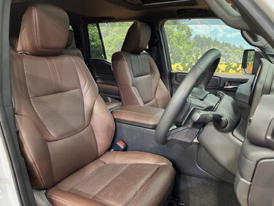 TOYOTA LAND CRUISER - 10