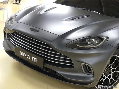 ASTON MARTIN DBX - 8