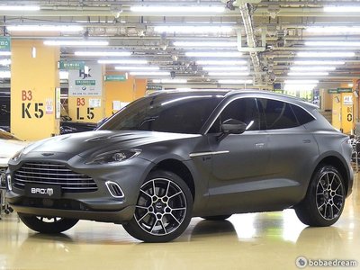 ASTON MARTIN DBX - 5