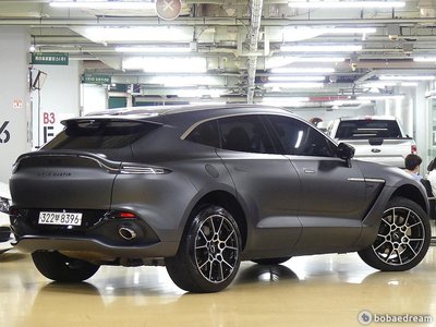 ASTON MARTIN DBX - 2