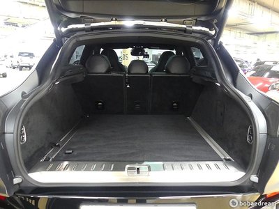 ASTON MARTIN DBX - 9