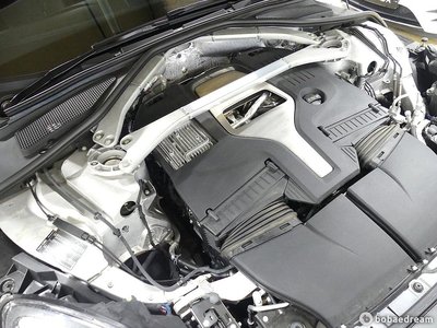 ASTON MARTIN DBX - 6