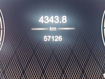 ASTON MARTIN DBX - 7