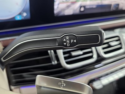 2025 Mercedes-BENZ GLS thumbnail 12