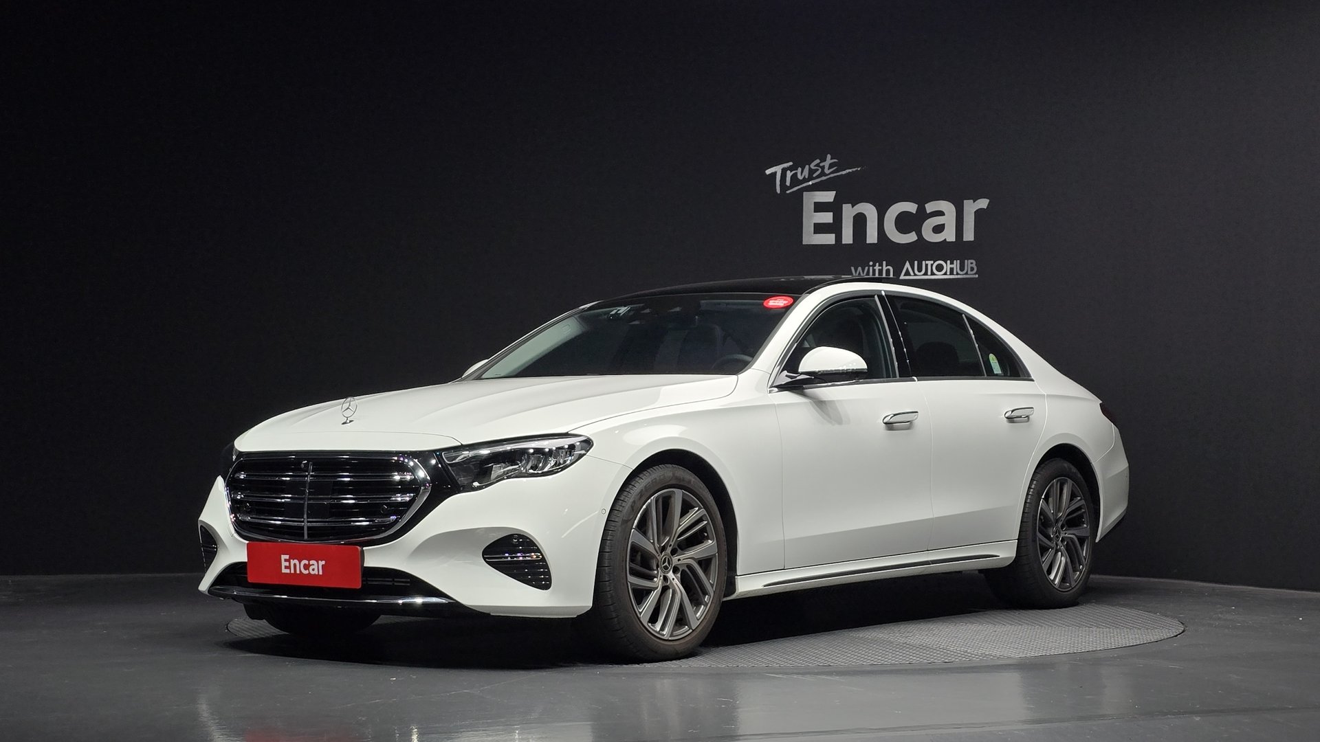 MERCEDES-BENZ E-CLASS - View 1