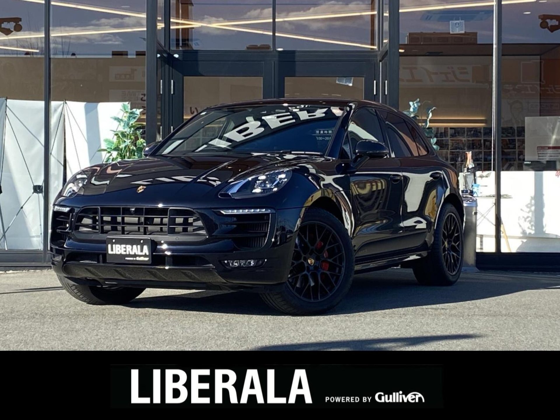 PORSCHE MACAN - View 1