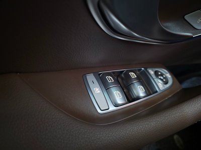 MERCEDES-BENZ E-CLASS - 10