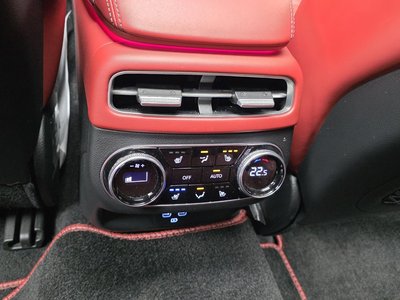 صورة مصغرة 18 لـ 2023 Genesis GV70