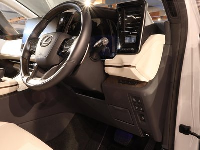 صورة مصغرة 14 لـ 2024 Lexus LM