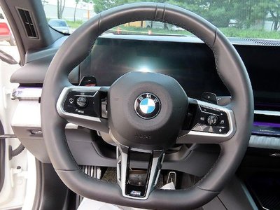 2025 BMW 5 SERIES — фото 9