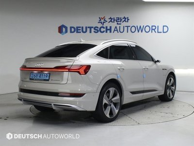 AUDI E-TRON - 4