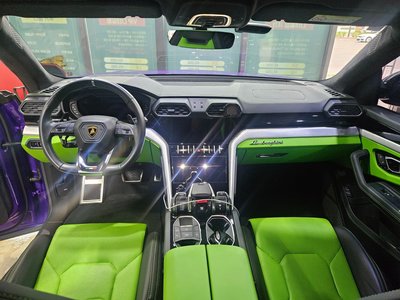 LAMBORGHINI URUS - 8