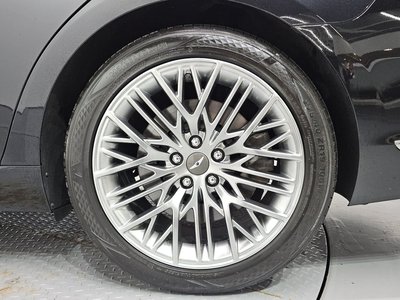2019 Genesis G90 photo 8