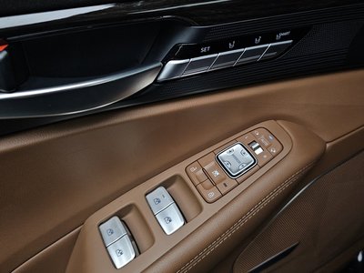 2019 Genesis G90 thumbnail 23