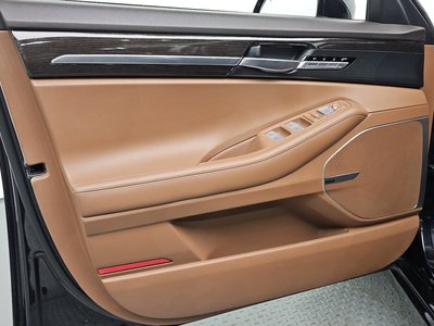 2019 Genesis G90 thumbnail 14