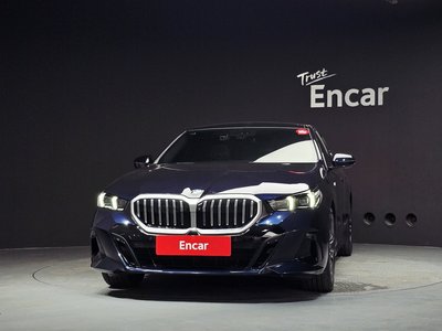 2025 BMW 5 SERIES — фото 2
