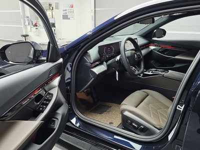 2025 BMW 5 SERIES — фото 10