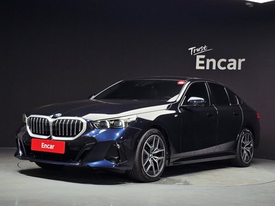 2025 BMW 5 SERIES — фото 1