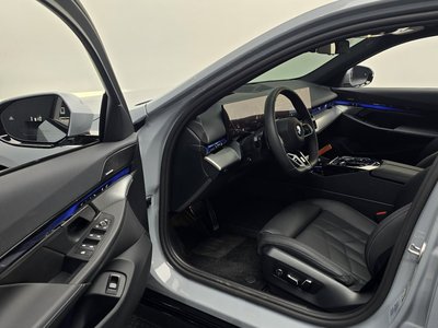 2025 BMW 5 SERIES thumbnail 18