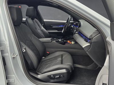 2025 BMW 5 SERIES thumbnail 14