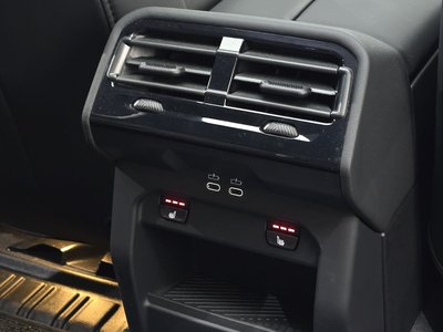 2025 BMW 5 SERIES thumbnail 31