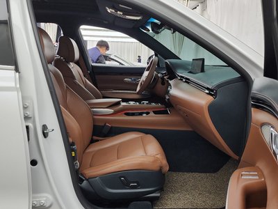 2021 Genesis GV70 — миниатюра 17