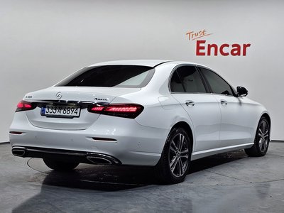 MERCEDES-BENZ E-CLASS - 3