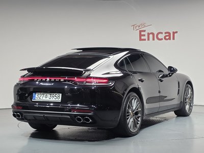 PORSCHE PANAMERA - 3