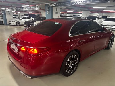 2025 Mercedes-BENZ E-CLASS photo 2