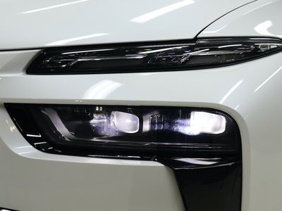 2025 BMW X7 缩略图 70