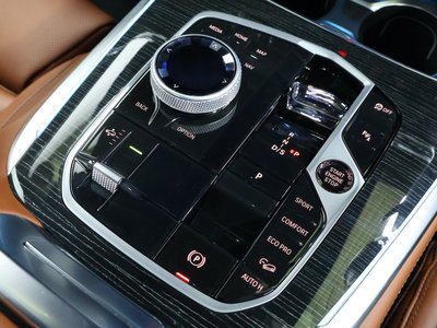 2025 BMW X7 缩略图 18